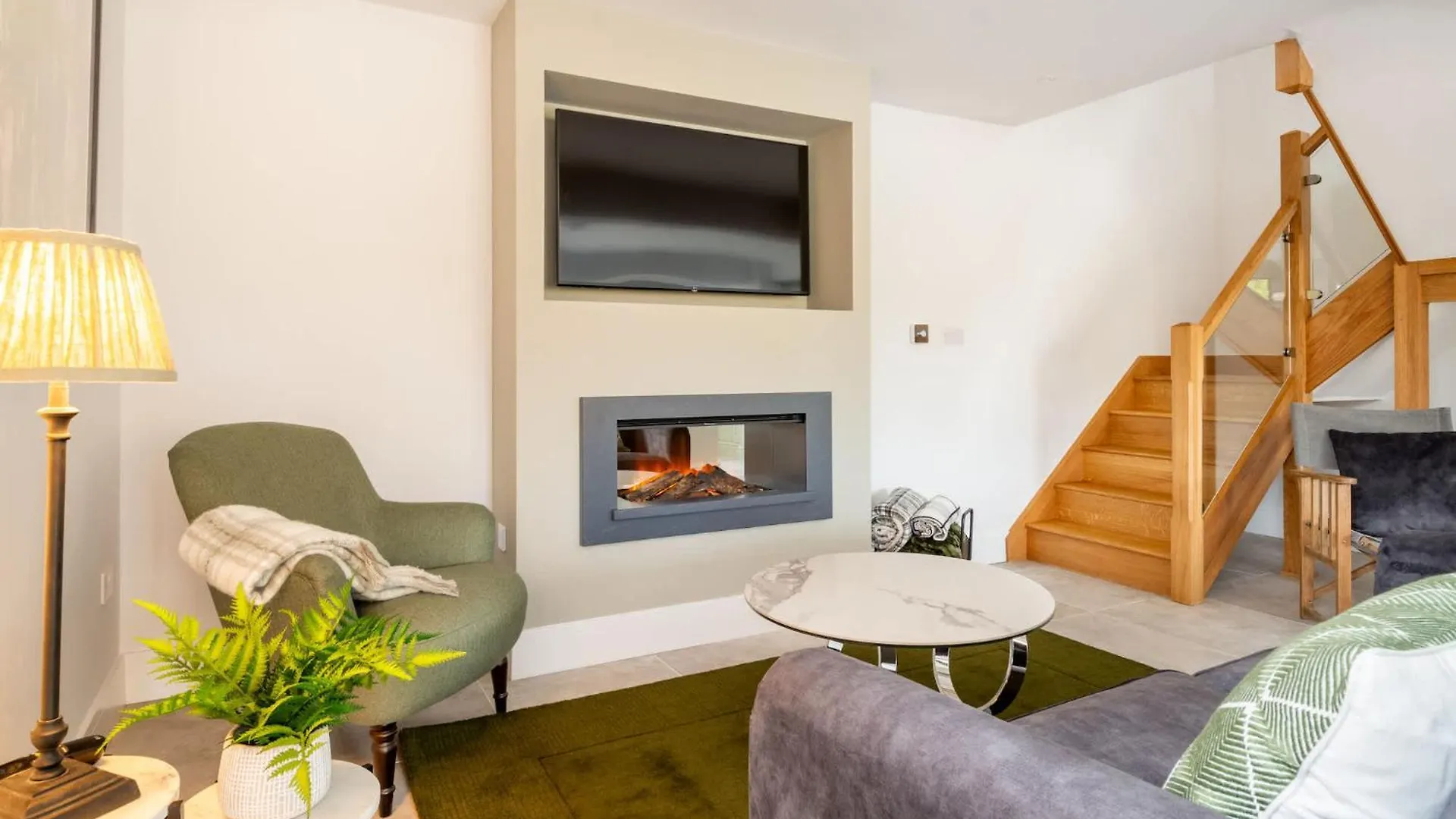 Holiday home The Lodge Private Parking & Garden GLOUCESTERSHIRE